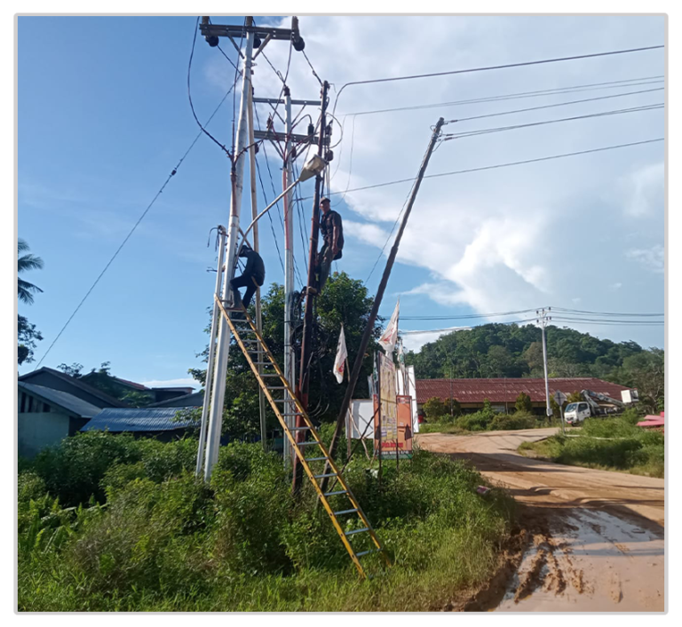 PT BAI Memberikan Bantuan Pemeliharaan Lampu Penerangan Jalan Umum (PJU)