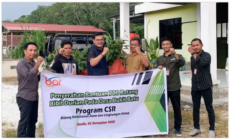 BAI Memberikan Bantuan 700 Bibit Durian pada Desa Bukit Batu