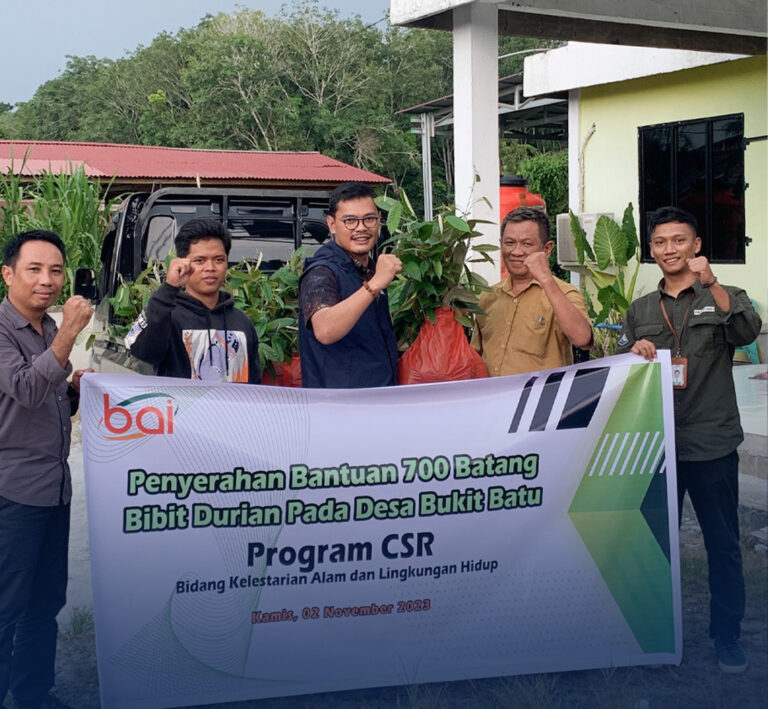 BAI Memberikan Bantuan 700 Bibit Durian pada Desa Bukit Batu