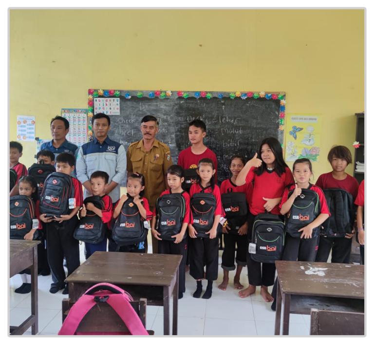 PT BAI Memberikan Bantuan Apresiasi Perangkat Belajar Siswa Berprestasi